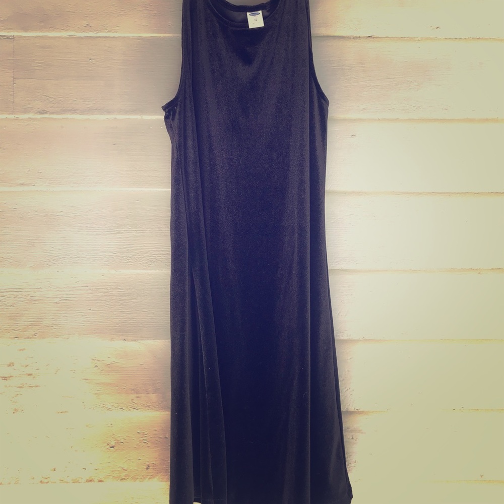 Velvet sleeveless LBD